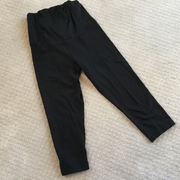 Isabel Maternity by Ingrid & Isabel Pants - Maternity athletic leggings-capris